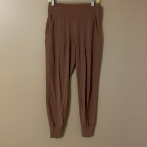 Woman’s Lululemon align high rises crop joggers